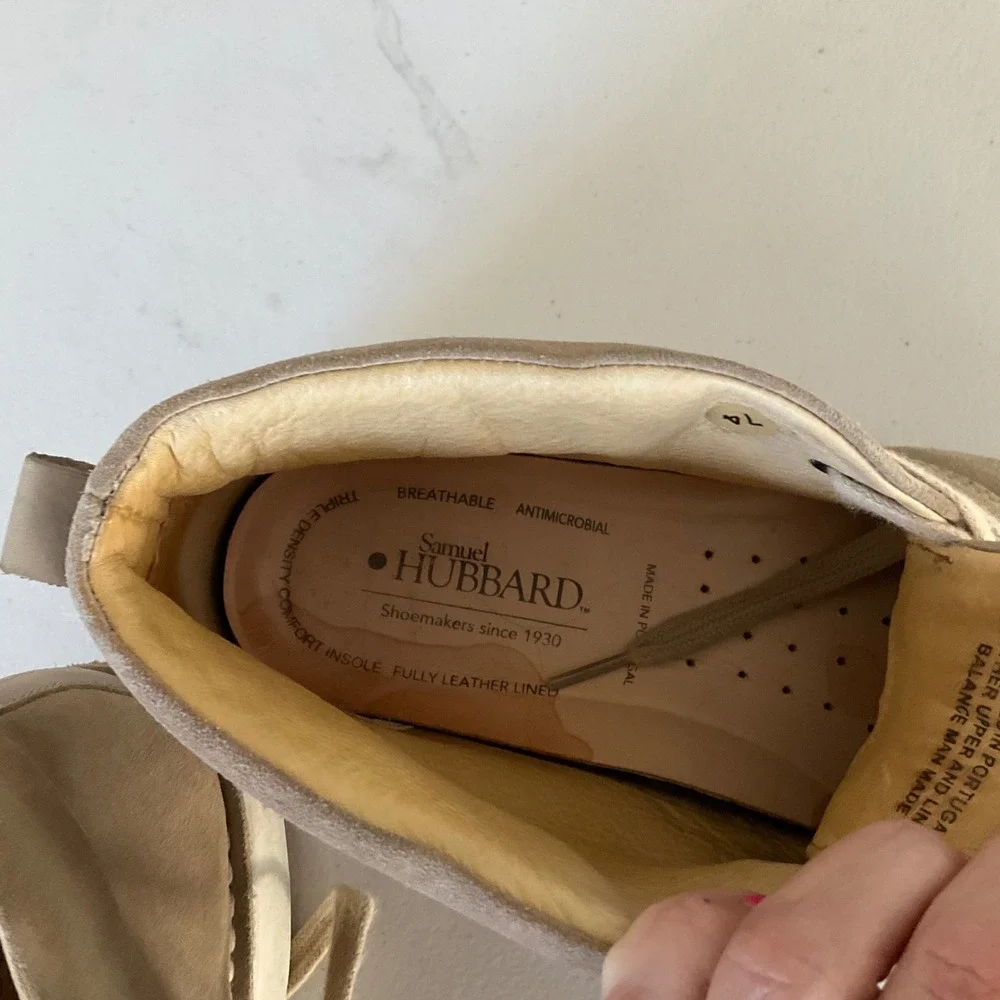 Samuel Hubbard Mens 10 Beige Suede Chukka Boots Comfort Vibram Sole
